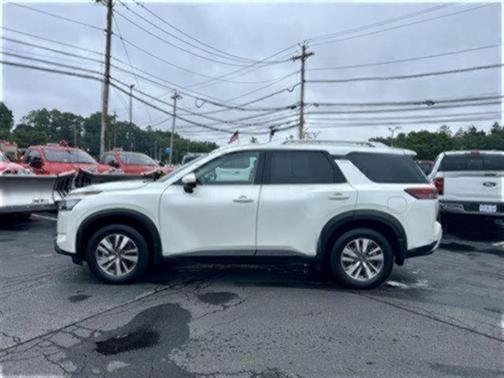 2023 Nissan Pathfinder SL 4WD
