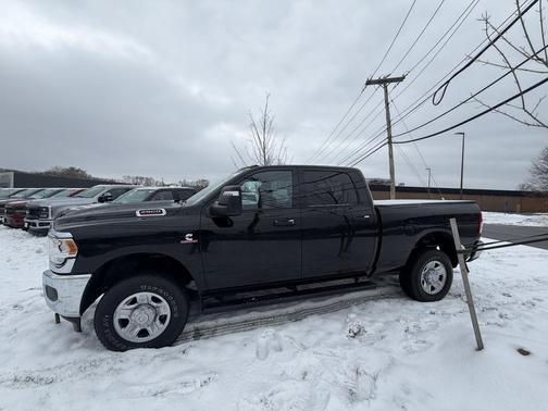 2024 RAM 2500 Tradesman Crew Cab 4x4 6'4' Box