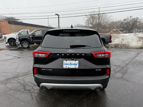 Agate Black Metallic 2025 Ford Escape Active