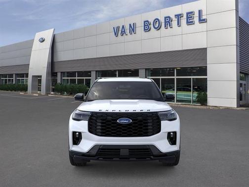 Star White Metallic Tri-Coat 2026 Ford Explorer ST-Line
