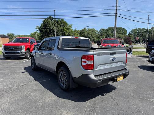 Iconic Silver Metallic 2023 Ford Maverick XLT