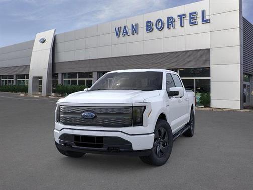 Star White Metallic Tri-Coat 2023 Ford F-150 Lightning LARIAT