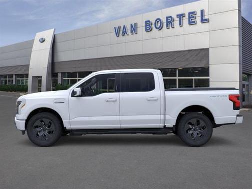 Star White Metallic Tri-Coat 2023 Ford F-150 Lightning LARIAT