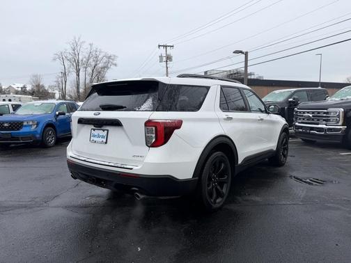 2024 Ford Explorer ST-Line