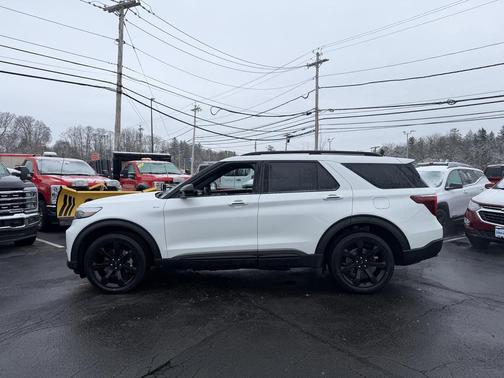 2024 Ford Explorer ST-Line