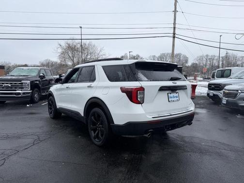 2024 Ford Explorer ST-Line