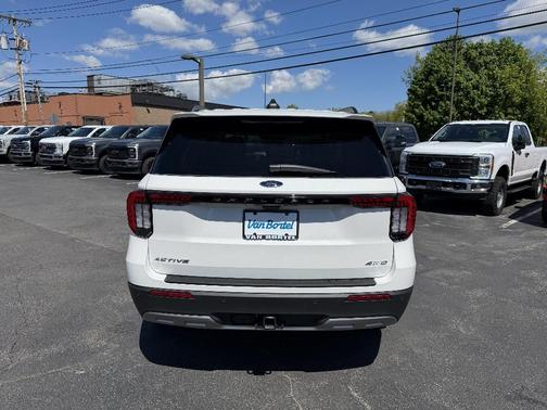 Star White Metallic Tri-Coat 2026 Ford Explorer Active