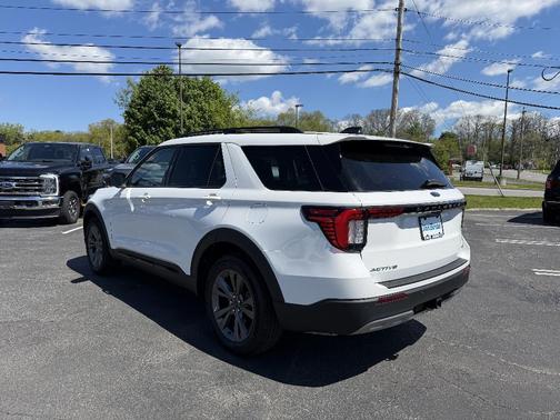 Star White Metallic Tri-Coat 2026 Ford Explorer Active