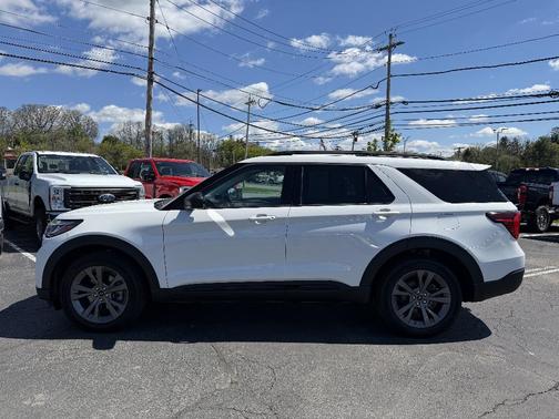 Star White Metallic Tri-Coat 2026 Ford Explorer Active