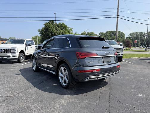 Manhattan Gray Metallic 2021 Audi Q5 45 Premium Plus