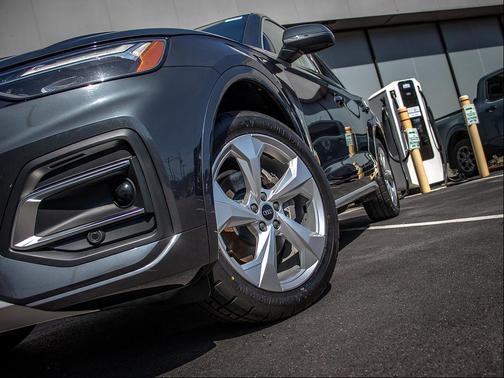 Manhattan Gray Metallic 2021 Audi Q5 45 Premium Plus