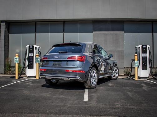 Manhattan Gray Metallic 2021 Audi Q5 45 Premium Plus