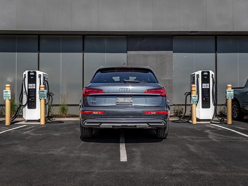 Manhattan Gray Metallic 2021 Audi Q5 45 Premium Plus