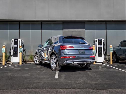 Manhattan Gray Metallic 2021 Audi Q5 45 Premium Plus