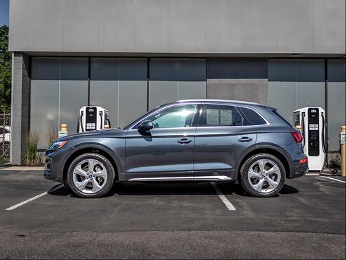 Manhattan Gray Metallic 2021 Audi Q5 45 Premium Plus