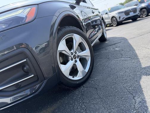 Manhattan Gray Metallic 2021 Audi Q5 45 Premium Plus