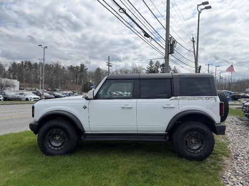 Oxford White 2025 Ford Bronco Outer Banks