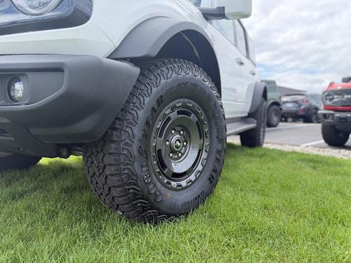 Oxford White 2025 Ford Bronco Outer Banks