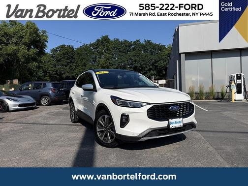 Star White Metallic Tri-Coat 2023 Ford Escape Platinum