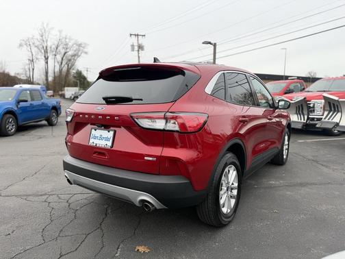 2020 Ford Escape SE