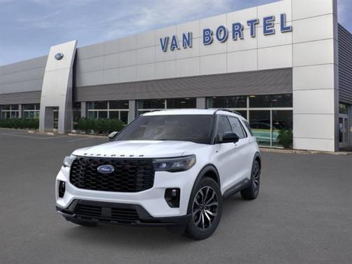 Star White Metallic Tri-Coat 2026 Ford Explorer ST-Line