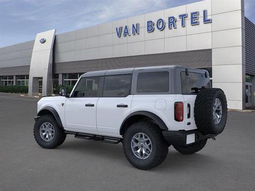 Oxford White 2023 Ford Bronco Badlands
