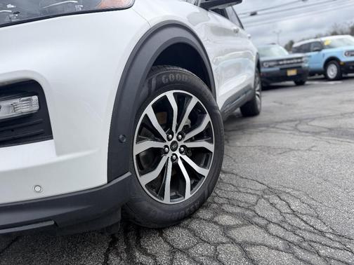 Star White Metallic Tri-Coat 2020 Ford Explorer ST