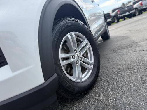 Star White Metallic Tri-Coat 2022 Ford Explorer XLT