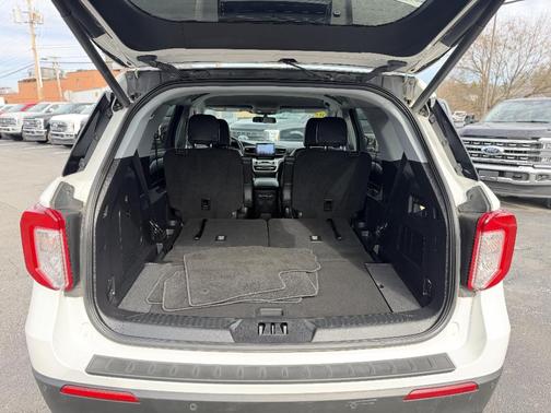 Star White Metallic Tri-Coat 2022 Ford Explorer XLT