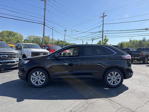 Agate Black Metallic 2023 Ford Edge Titanium