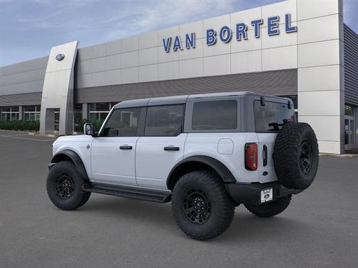 Oxford White 2026 Ford Bronco Outer Banks