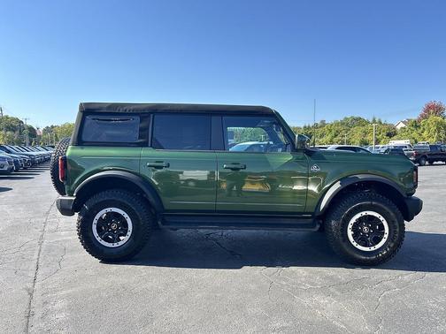 Eruption Green Metallic 2025 Ford Bronco Outer Banks