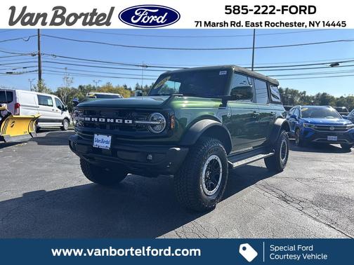 Eruption Green Metallic 2025 Ford Bronco Outer Banks