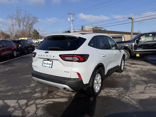 Space Silver Metallic 2025 Ford Escape Active