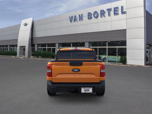 Orange Fury Metallic Tri-Coat 2026 Ford Maverick XL