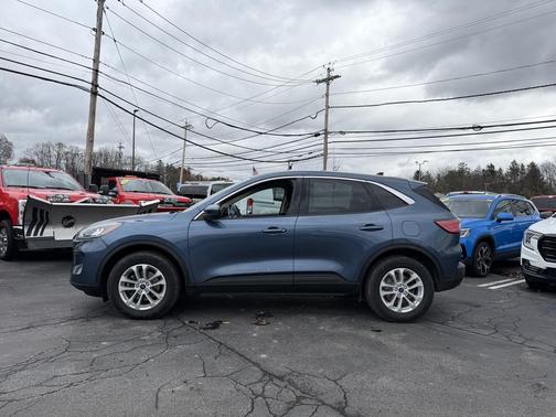 Blue Metallic 2020 Ford Escape SE