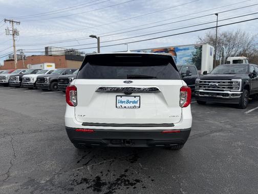 Star White Metallic Tri-Coat 2023 Ford Explorer XLT