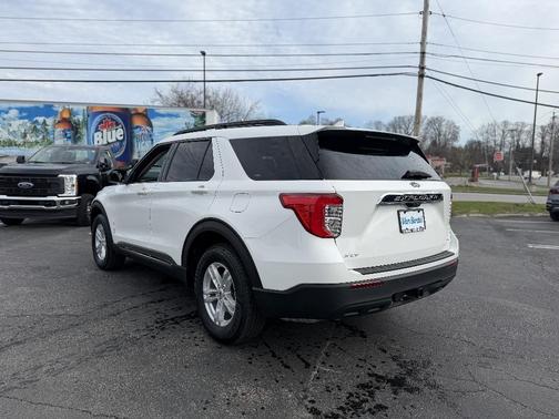 Star White Metallic Tri-Coat 2023 Ford Explorer XLT