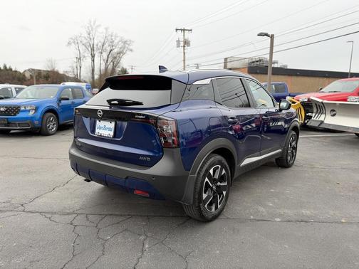 2025 Nissan Kicks SV