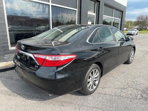 Midnight Black Metallic 2016 Toyota Camry XLE