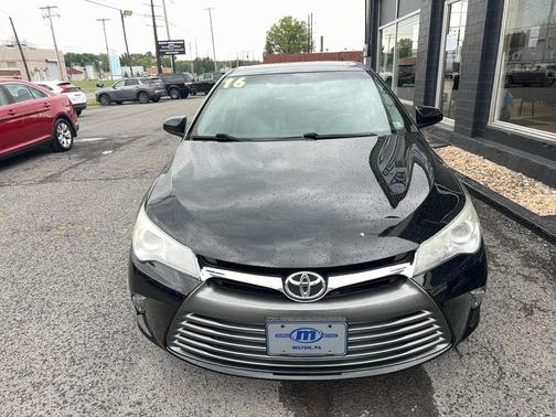 Midnight Black Metallic 2016 Toyota Camry XLE