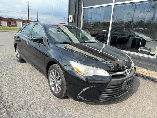 Midnight Black Metallic 2016 Toyota Camry XLE