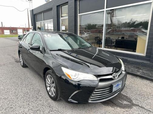 Midnight Black Metallic 2016 Toyota Camry XLE