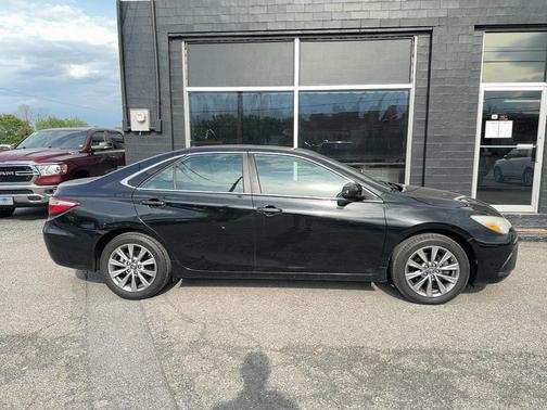 Midnight Black Metallic 2016 Toyota Camry XLE