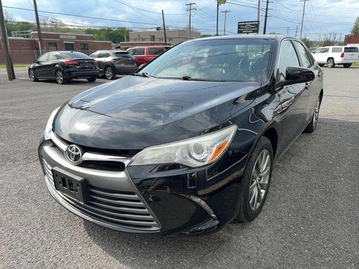 Midnight Black Metallic 2016 Toyota Camry XLE