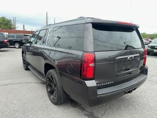 Tungsten Metallic 2018 Chevrolet Suburban LT