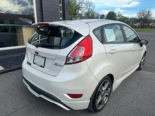 White Platinum Clearcoat Metallic 2017 Ford Fiesta ST