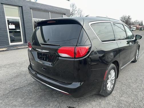 2018 Chrysler Pacifica Touring-L