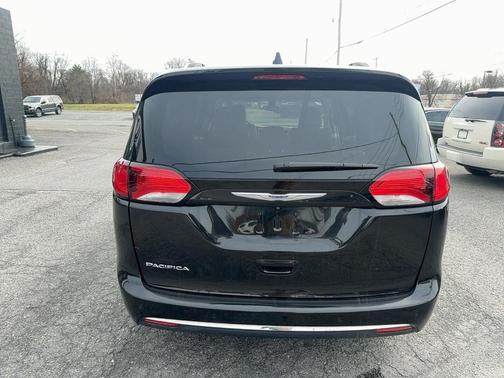 2018 Chrysler Pacifica Touring-L