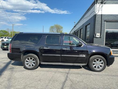 Deep Indigo Metallic 2014 GMC Yukon XL Denali